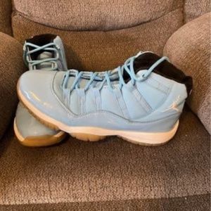 Men’s light blue basketball shoes